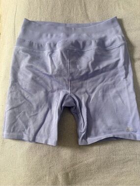 ALO Yoga Ribbed High-Rise Bike Shorts in Light Lavender